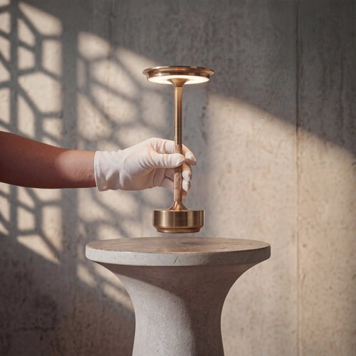 ECLARA ILUMINA cordless LED table lamp, Scandinavian design in gold metal, USB-C rechargeable, portable and cordless for the living room or restaurant